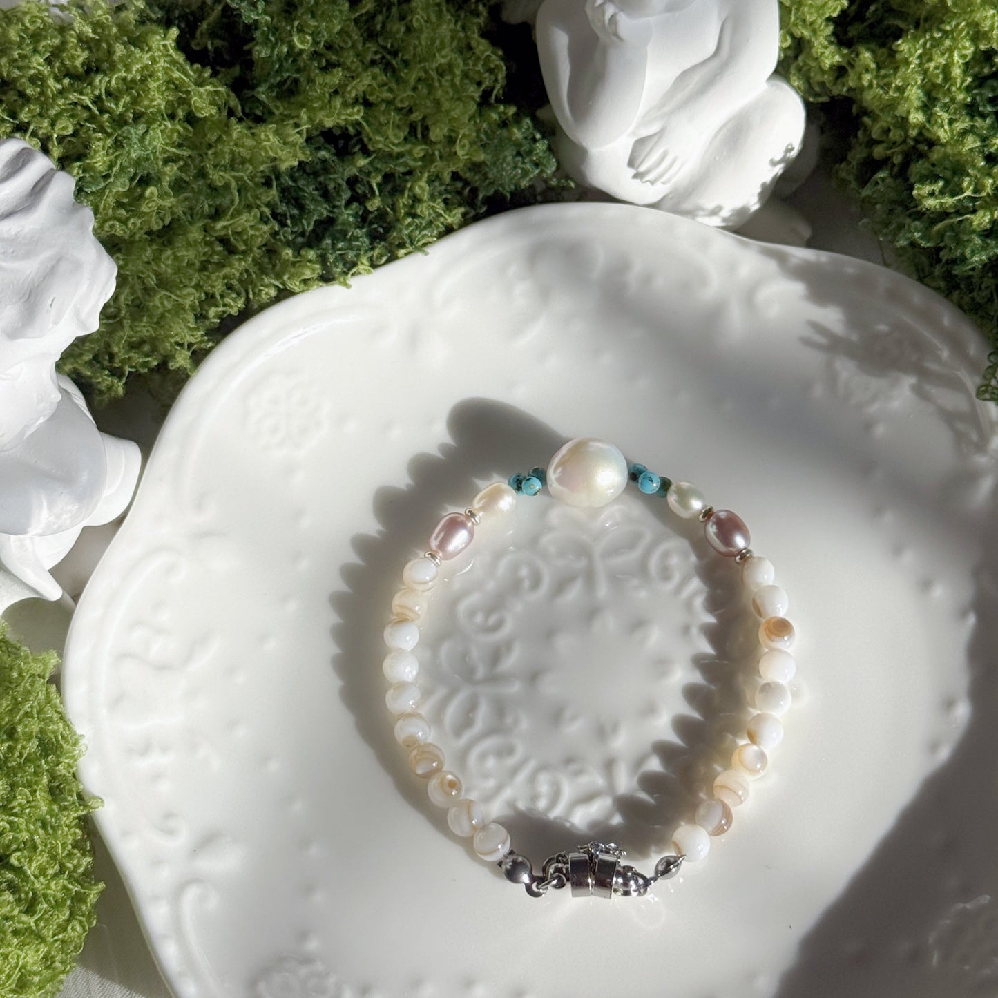 freshwater pearl bracelet with large iridescent focal pearl high luster pearls and shell beads handmade elegant jewelry