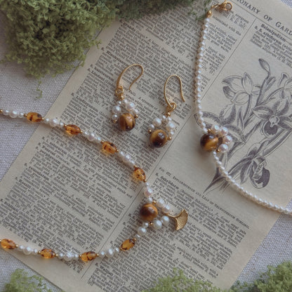 Woodland Glow · Freshwater pearl & Tiger's Eye Earrings