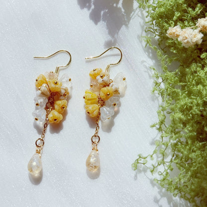Handmade Czech glass flower cluster earrings in soft yellow and white tones, featuring clustered floral beads and a translucent teardrop drop, light and warm spring-inspired design.