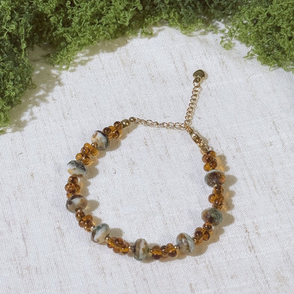 Vintage-style bracelet with gold tone and amber color  beads.